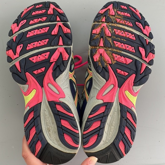 EUC ASICS sneakers size 6.5 - Picture 6 of 6